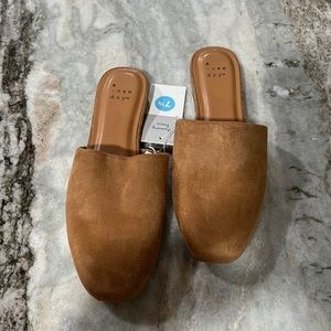Slippers • Women’s • footwear • Size 7.5